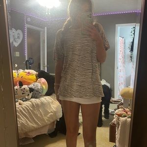 American eagle tiger print t-shirt